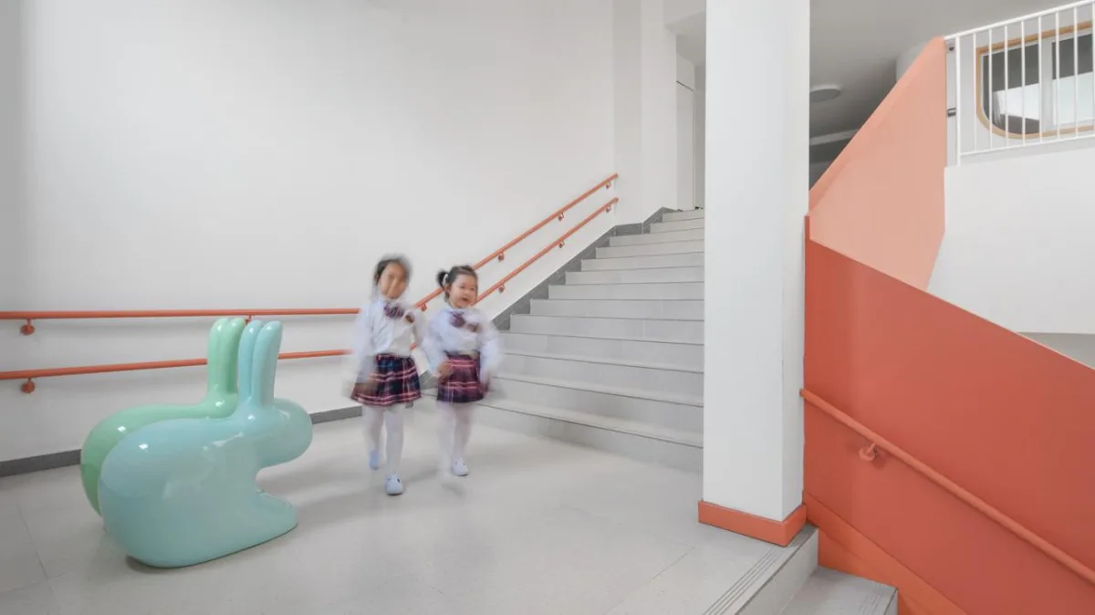 BIM建筑|海口山高幼儿园：一座位于高铁站下的幼儿园,如何征服小朋友 / DIKA新作