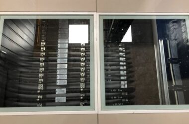 BIM技巧|Revit教程：Revit怎么画机房的静电地板玻璃面板？-BIM建筑网