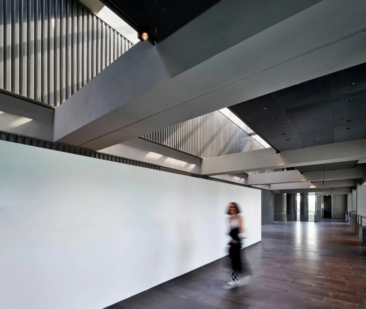 BIM建筑|冲出混凝土框架的盒子，伊斯坦布尔绘画与雕塑美术馆 / EAA - Emre Arolat Architecture