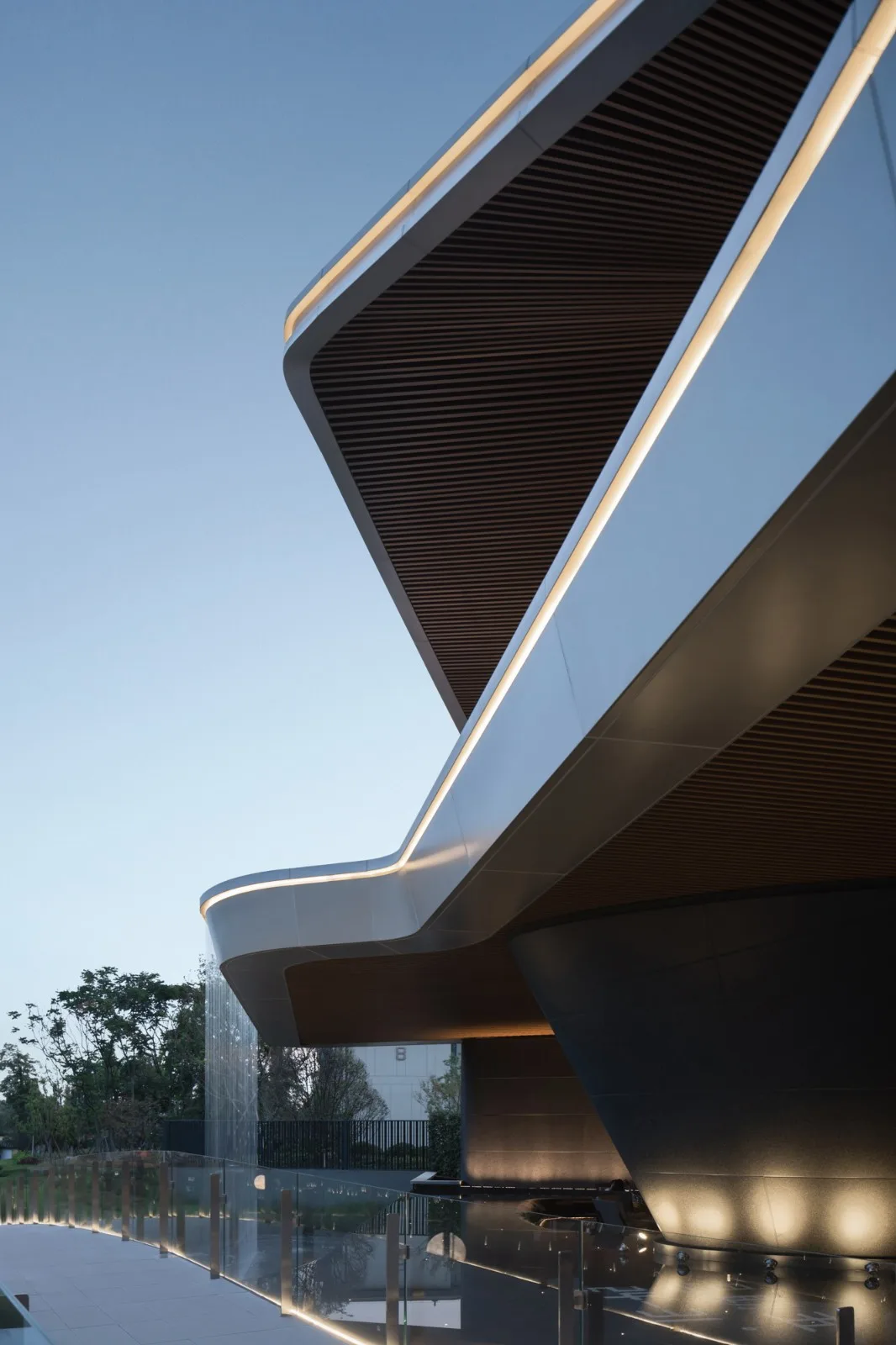 BIM建筑|漂浮艺居 舟泊烟渚：成都首开金地 • 鹭鸣北湖 / 成执设计