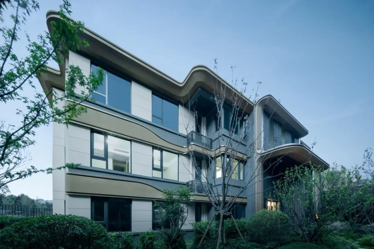 BIM建筑|漂浮艺居 舟泊烟渚：成都首开金地 • 鹭鸣北湖 / 成执设计