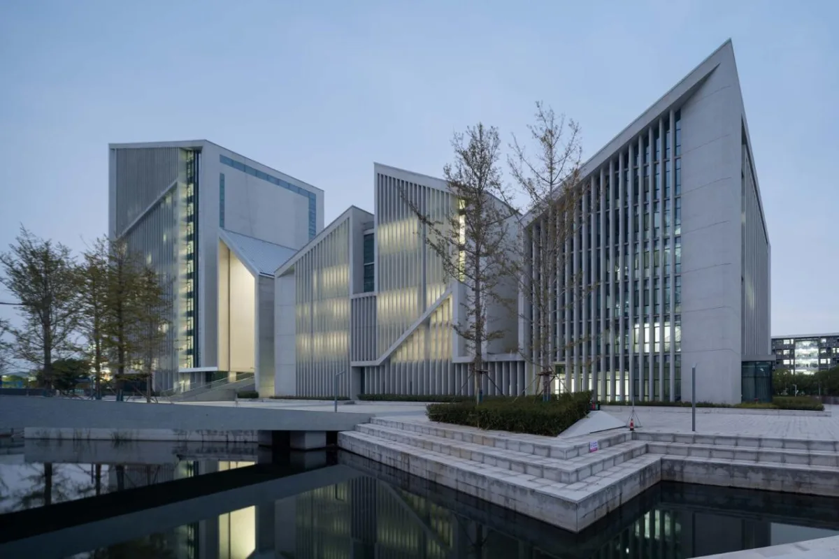 BIM建筑|江西建设职业技术学院图文信息综合楼 / 华南理工大学建筑设计研究院有限公司 陶郅工作室