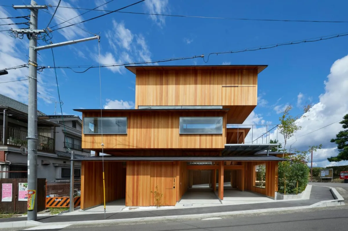 BIM建筑|屋顶相叠的下鸭之家 / 畑友洋建筑设计事务所