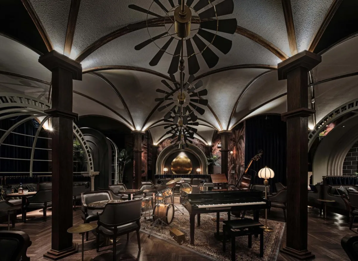 BIM建筑|酒吧：古典峰端的欢乐时光 / TRIOSTUDIO三厘社