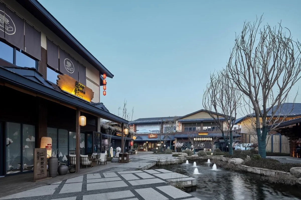 BIM建筑|生活化的轻禅设计: 靖安绿地明镜湾文旅小镇 / UA尤安设计