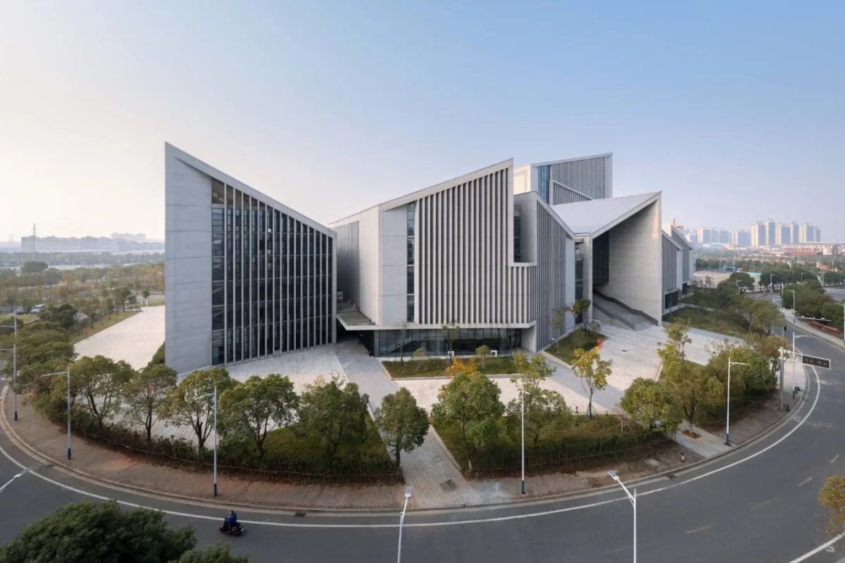 BIM建筑|江西建设职业技术学院图文信息综合楼 / 华南理工大学建筑设计研究院有限公司 陶郅工作室