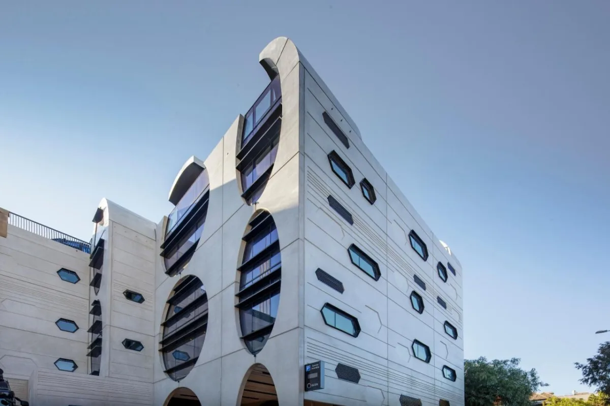BIM建筑|‘半成品’建筑：圣基尔达，维多利亚傲娇中心 / BAU+Grant Amon