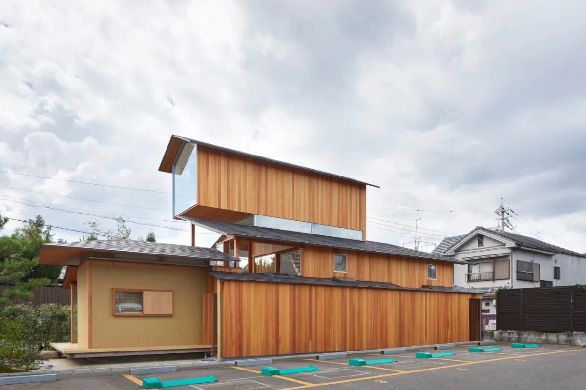 BIM建筑|屋顶相叠的下鸭之家 / 畑友洋建筑设计事务所