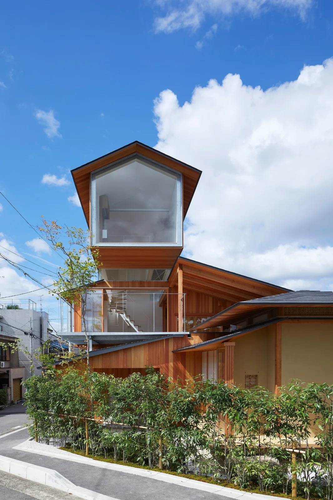 BIM建筑|屋顶相叠的下鸭之家 / 畑友洋建筑设计事务所