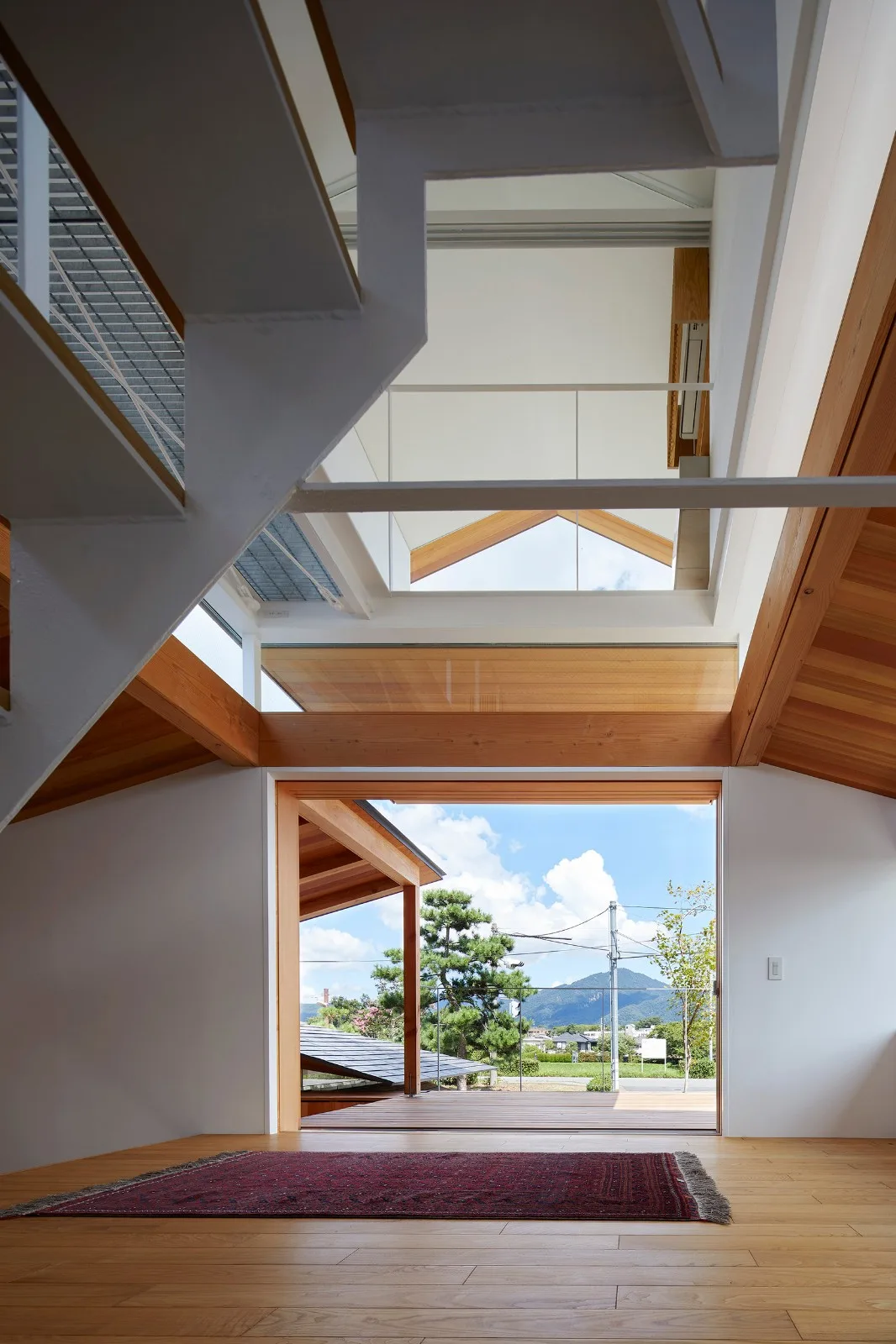 BIM建筑|屋顶相叠的下鸭之家 / 畑友洋建筑设计事务所