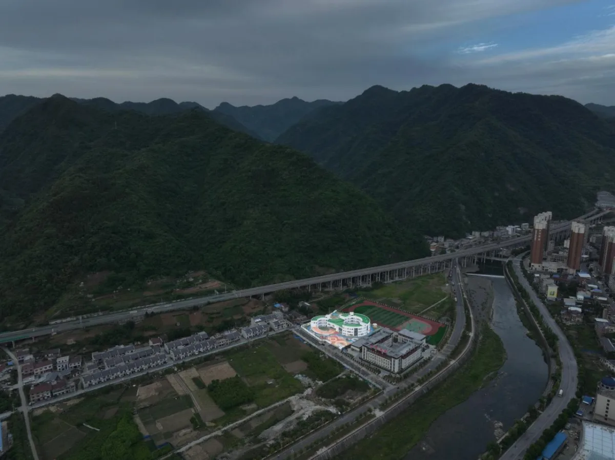BIM建筑|中国最美幼儿园在县城：平利县第三幼儿园 / 迪卡建筑设计中心