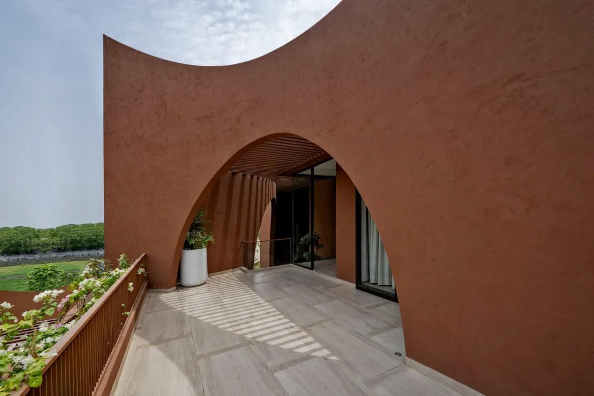 BIM建筑| 拱形的未来之家 / Sanjay Puri Architects
