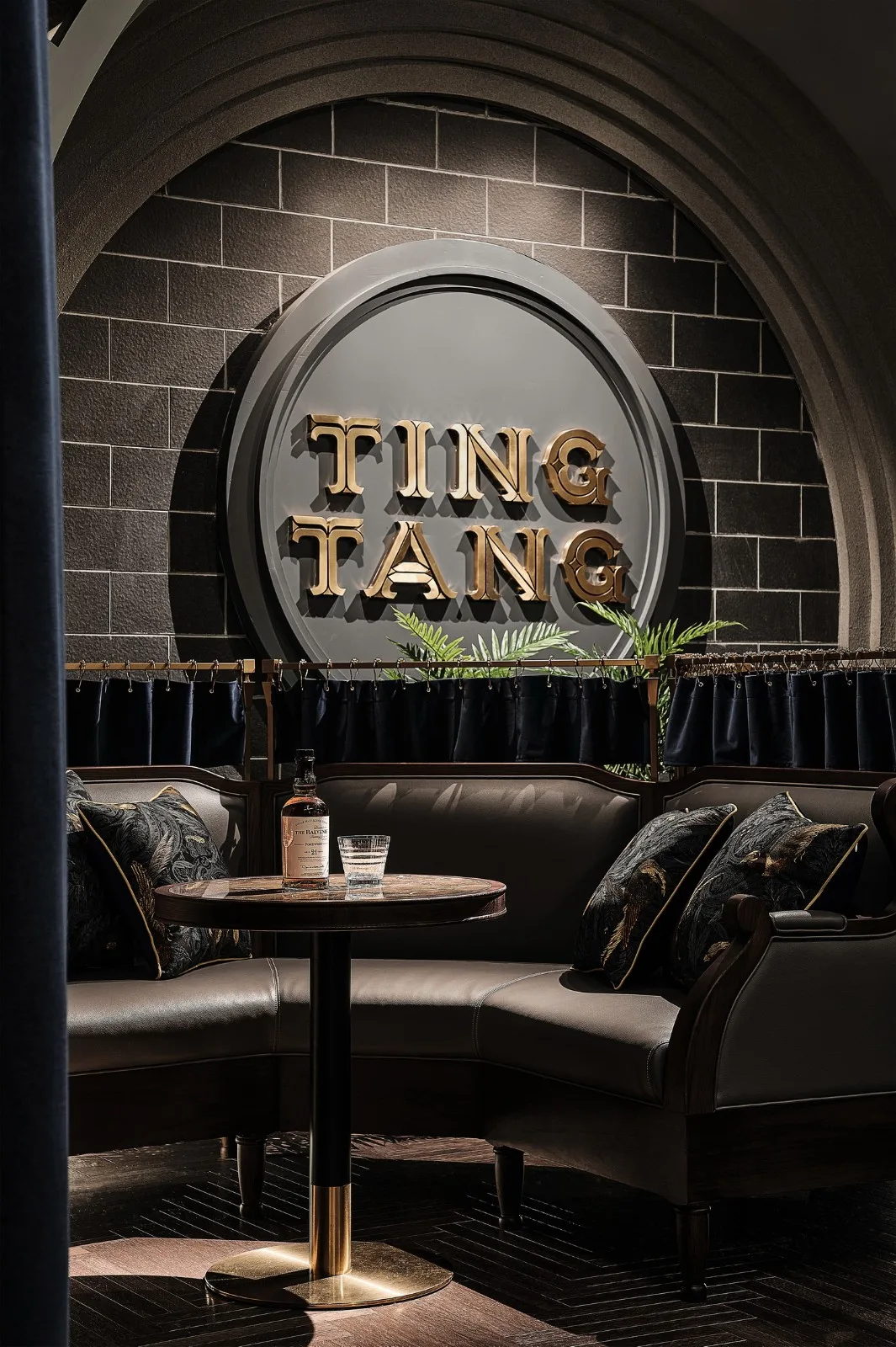 BIM建筑|酒吧：古典峰端的欢乐时光 / TRIOSTUDIO三厘社