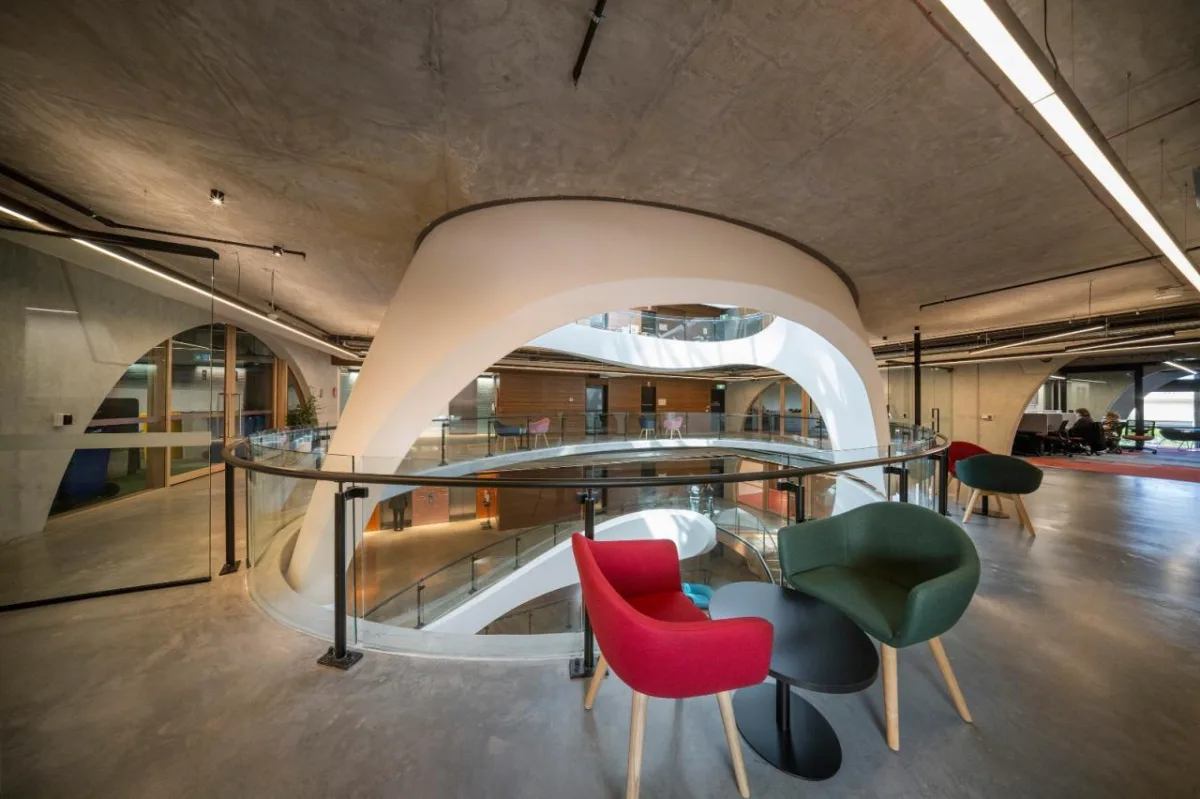 BIM建筑|‘半成品’建筑：圣基尔达，维多利亚傲娇中心 / BAU+Grant Amon