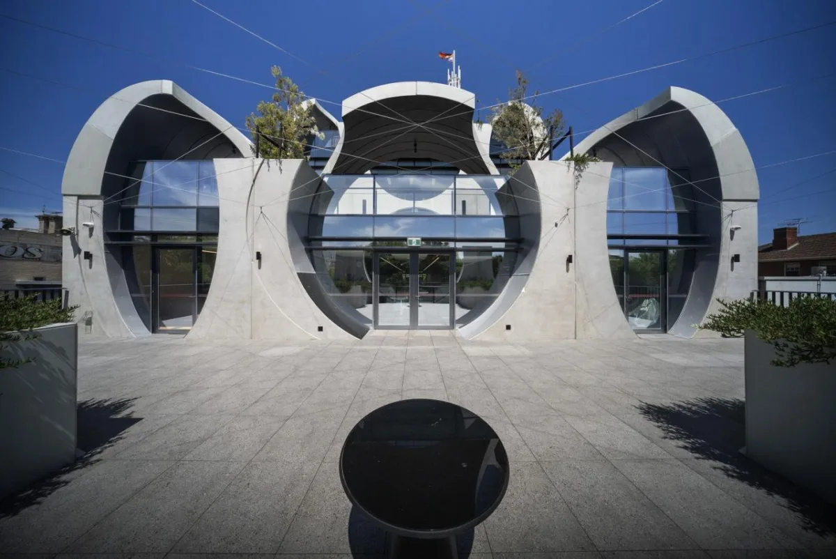 BIM建筑|‘半成品’建筑：圣基尔达，维多利亚傲娇中心 / BAU+Grant Amon