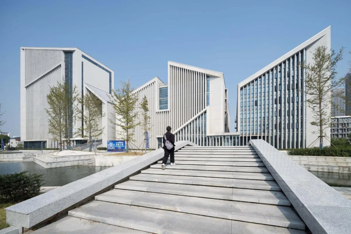 BIM建筑|江西建设职业技术学院图文信息综合楼 / 华南理工大学建筑设计研究院有限公司 陶郅工作室