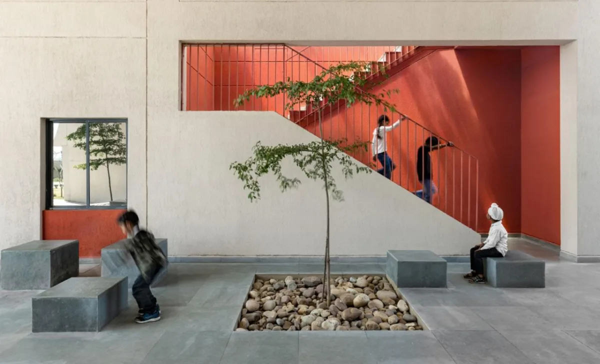 BIM建筑|立起围墙的校园 / Kamat & Rozario Architecture