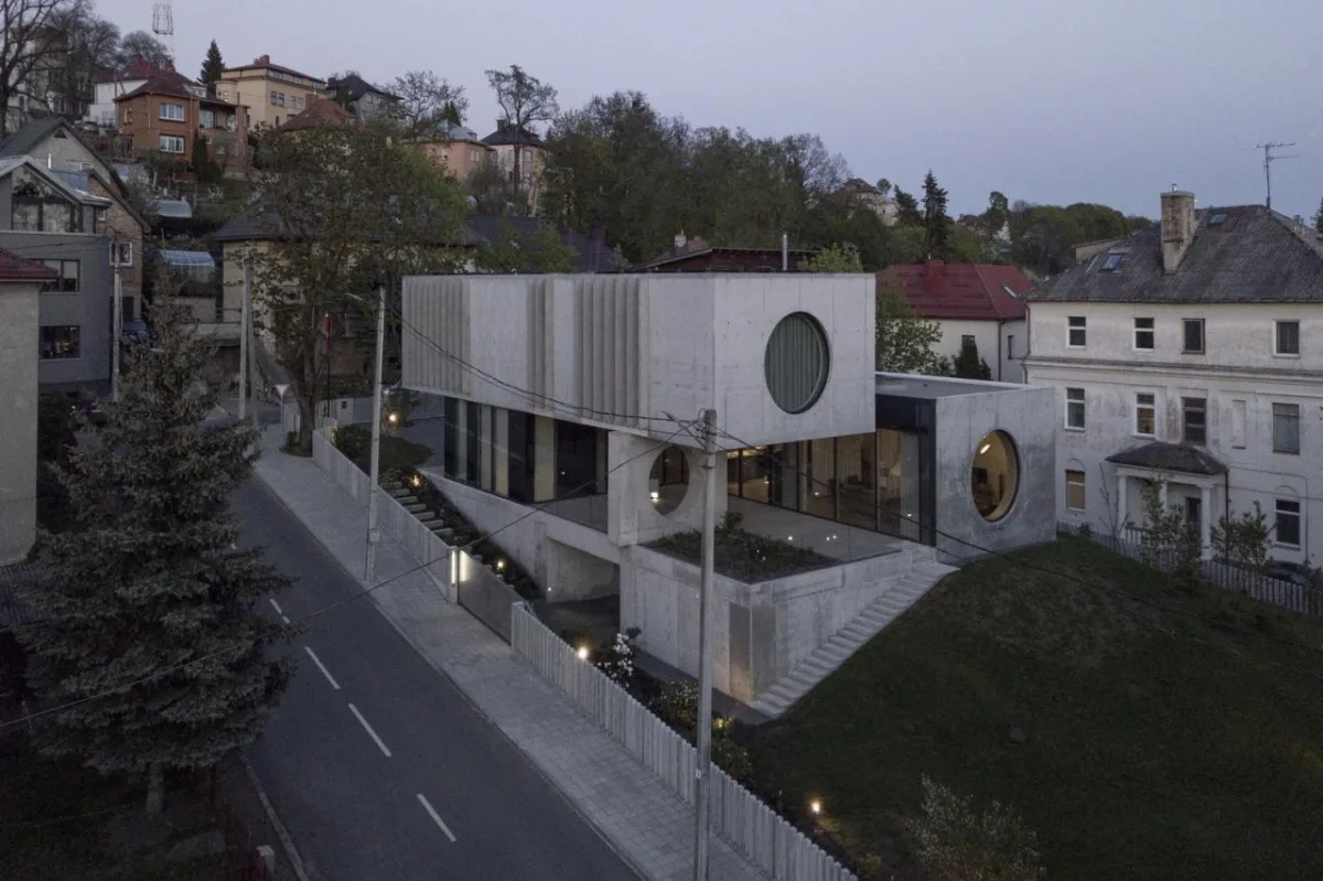 BIM建筑|现代主义混凝土住宅，考纳斯之家 / Architectural Bureau G.Natkevicius & Partners