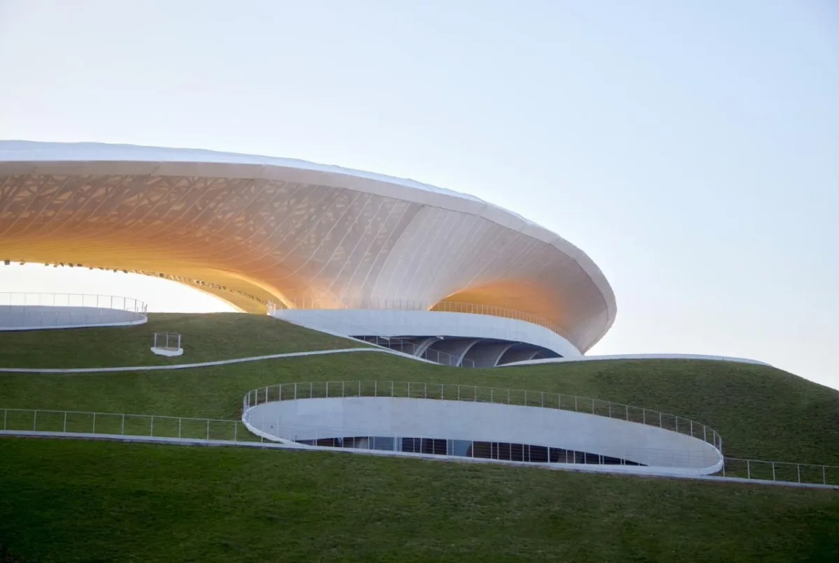 BIM建筑|全球最大覆土建筑群设计：“消失的体育场”/ MAD马岩松