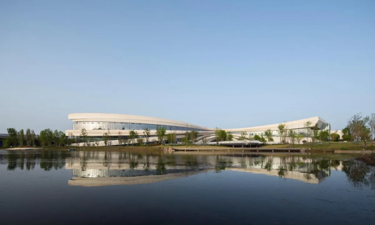 BIM建筑|建筑融于自然：眉山东部新城三中心一基地 / 大陆建筑设计