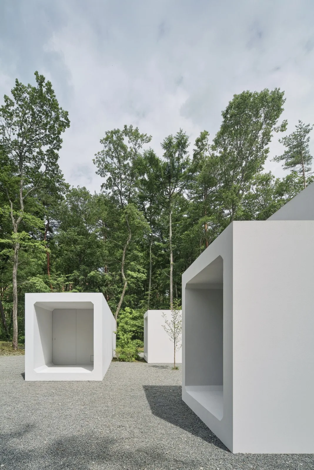 BIM建筑|日本长野极简酒店 Culvert，预制混凝土隧道 / nendo