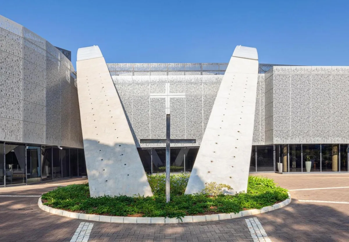 BIM建筑|南非德班基督教中心 / Elphick Proome Architects