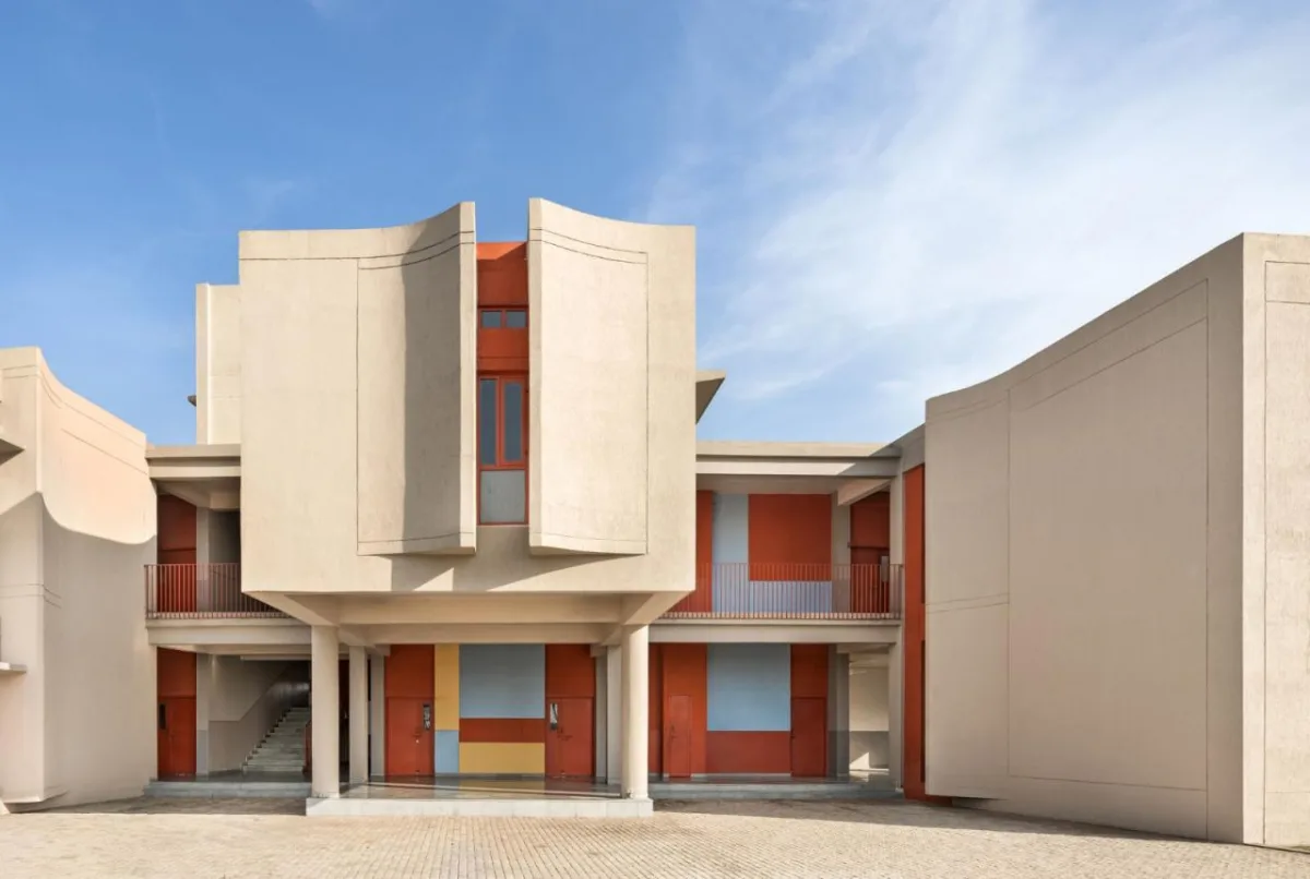 BIM建筑|立起围墙的校园 / Kamat & Rozario Architecture