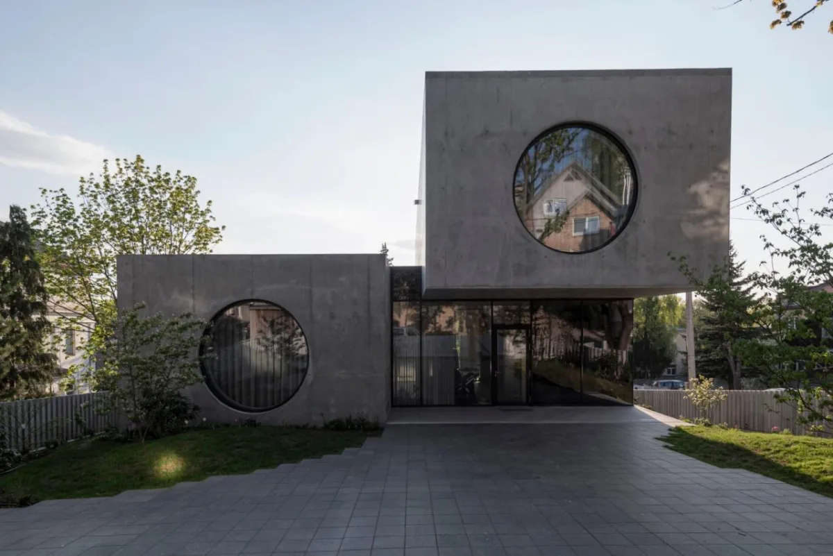 BIM建筑|现代主义混凝土住宅，考纳斯之家 / Architectural Bureau G.Natkevicius & Partners