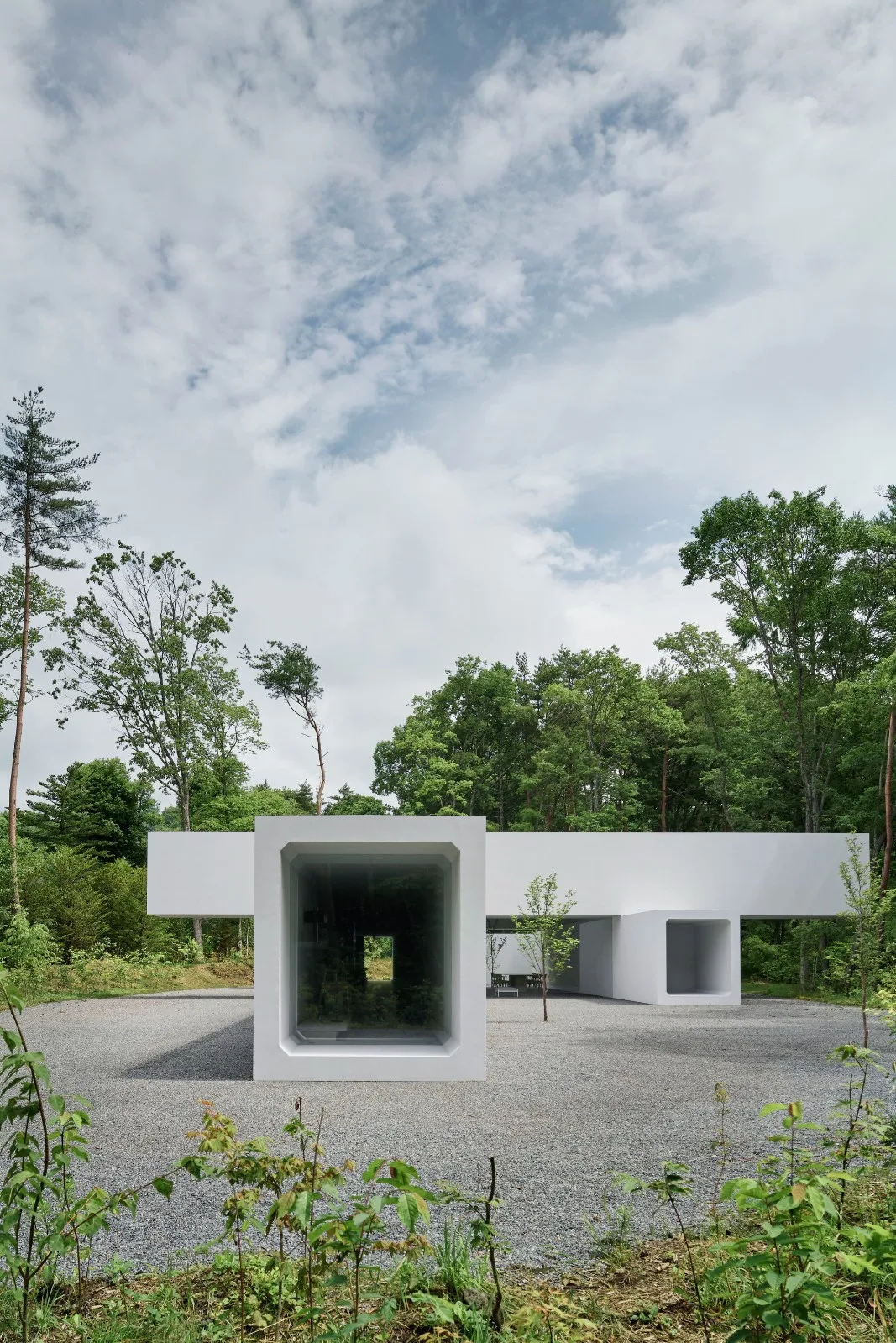BIM建筑|日本长野极简酒店 Culvert，预制混凝土隧道 / nendo