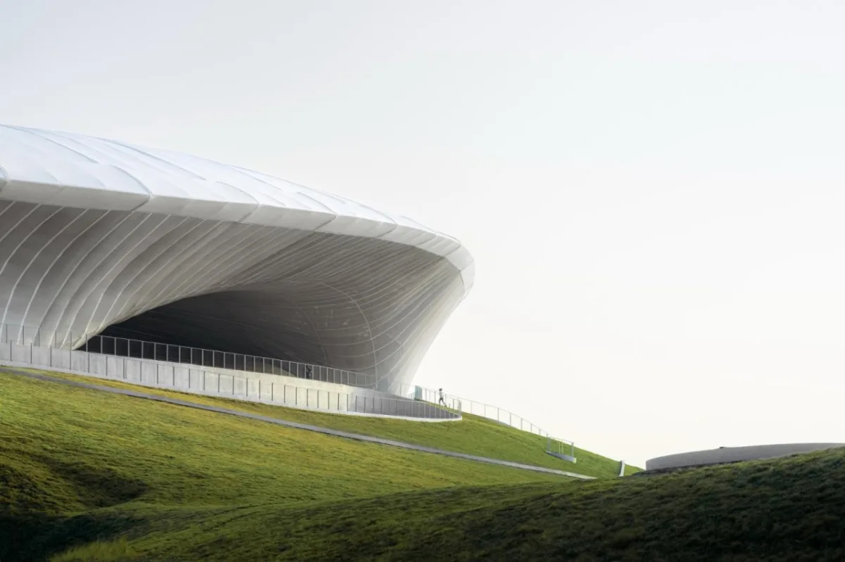 BIM建筑|全球最大覆土建筑群设计：“消失的体育场”/ MAD马岩松
