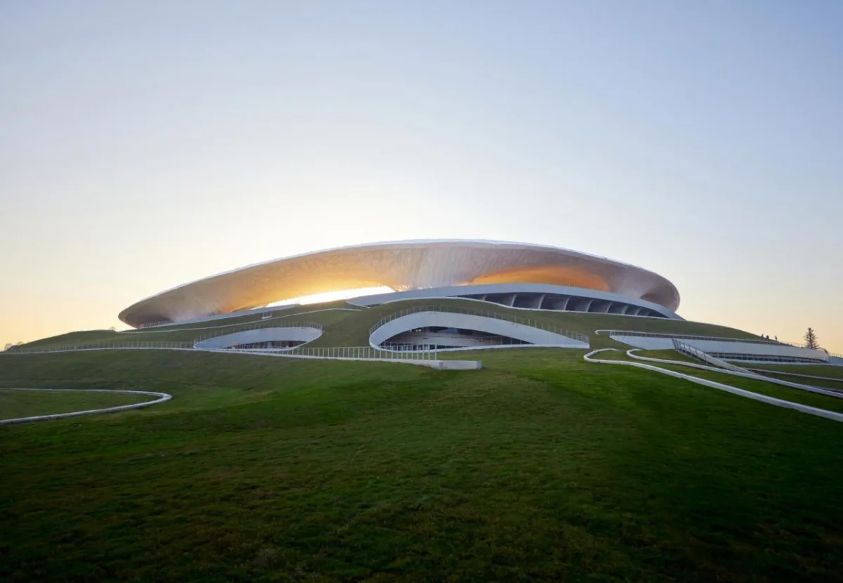 BIM建筑|全球最大覆土建筑群设计：“消失的体育场”/ MAD马岩松