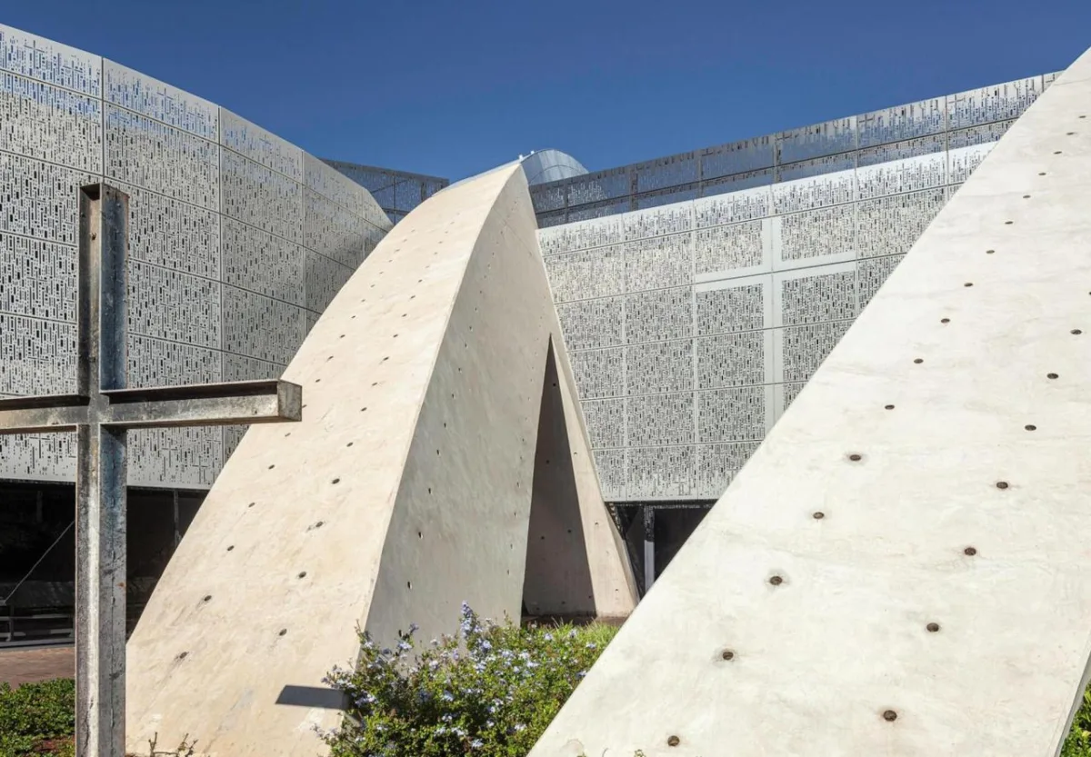 BIM建筑|南非德班基督教中心 / Elphick Proome Architects