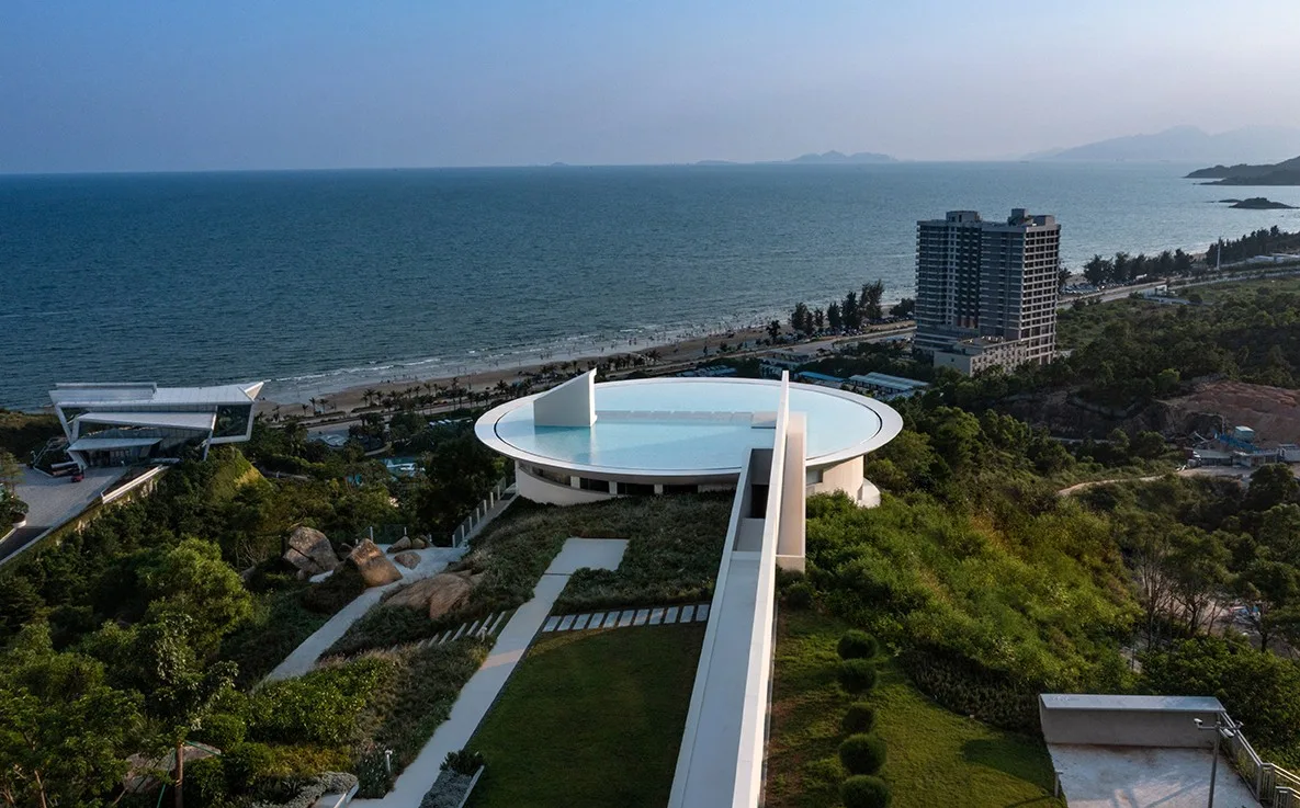 BIM建筑|悬崖上的海边书屋：惠州双月湾一滴水图书馆 / 三文建筑
