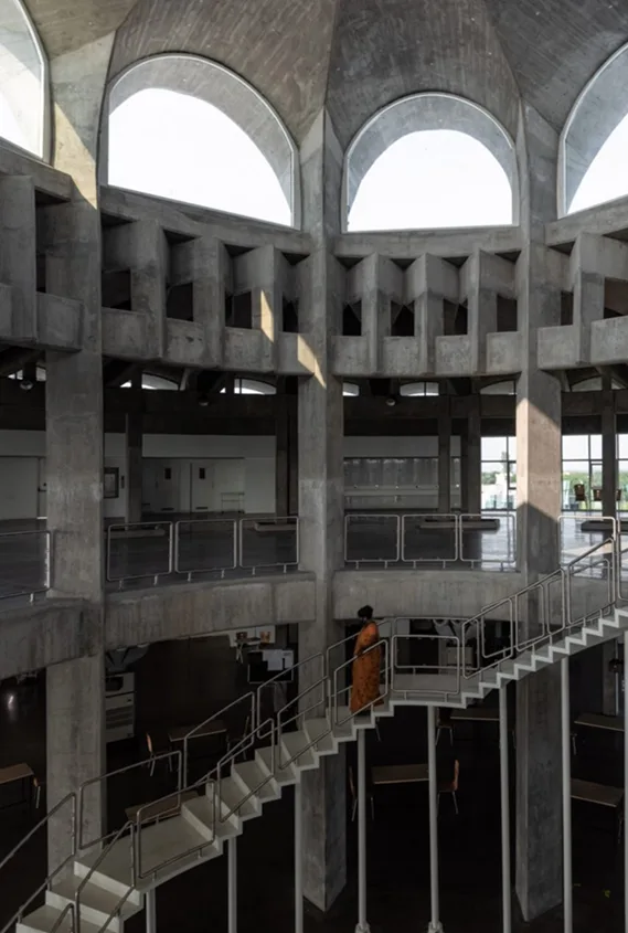 BIM建筑|萨尔工作室设计扇形和锯齿屋顶的工厂