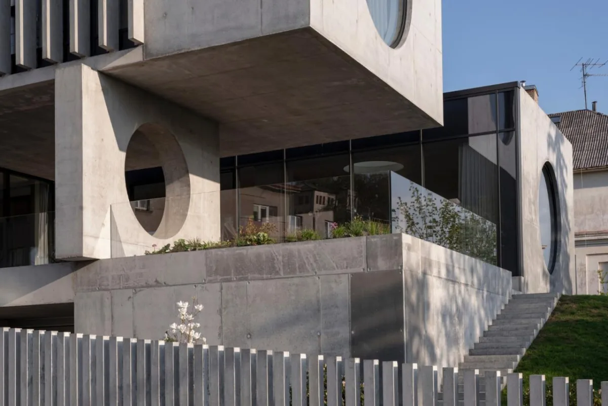 BIM建筑|现代主义混凝土住宅，考纳斯之家 / Architectural Bureau G.Natkevicius & Partners