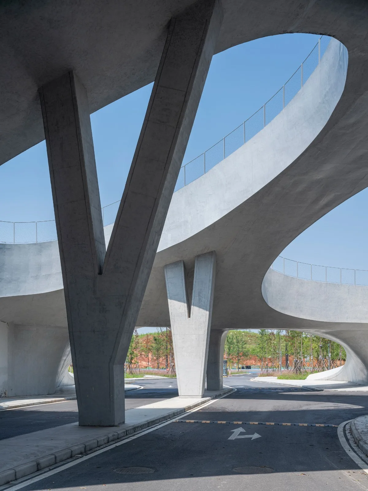 BIM建筑|全球最大覆土建筑群设计：“消失的体育场”/ MAD马岩松