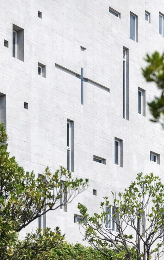 BIM建筑|贝赫特-邦齐奥-林工作室设计混凝土塔楼教堂
