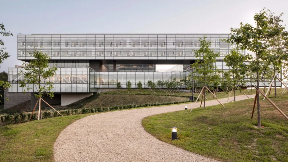 BIM建筑|韩国现代集团全球合作伙伴中心+庆州大学校园区 / Hyunjun Mihn + mp_art architects