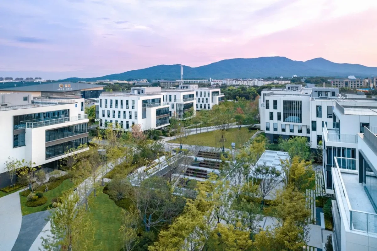 BIM建筑|南京紫金山麓首个AI人工智能产业载体 / 三益中国
