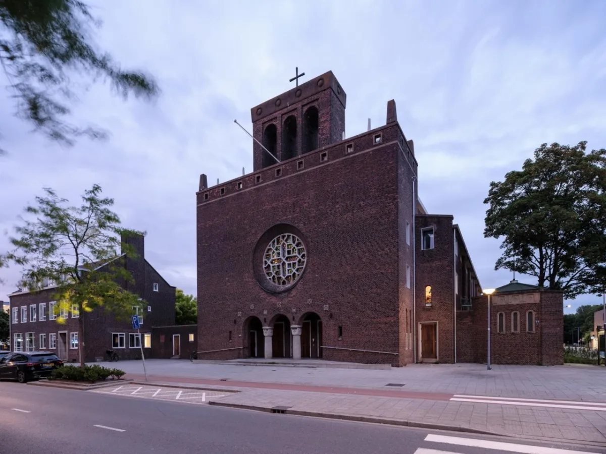 BIM建筑|从教堂到公寓的更新改造 / HOYT Architecten