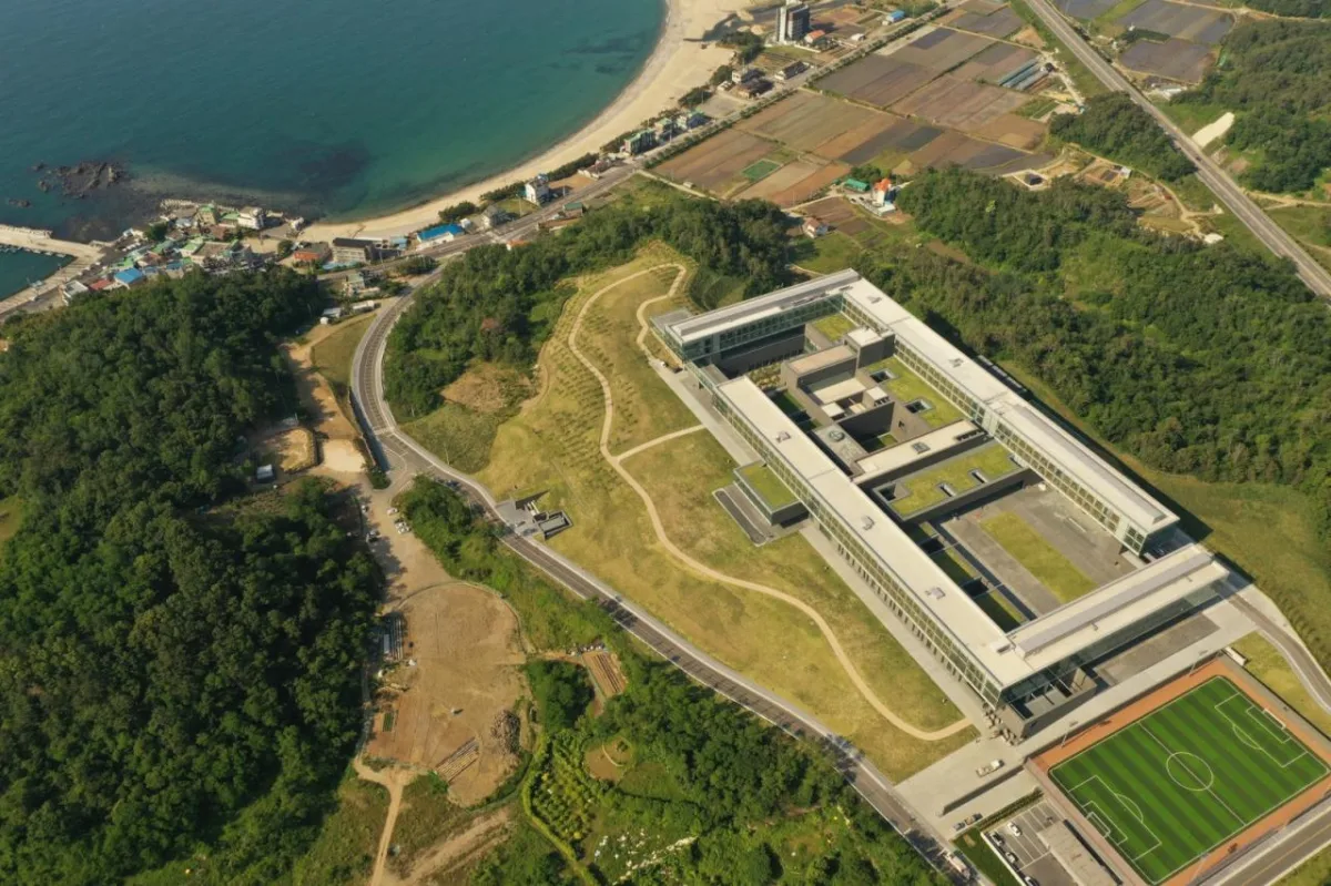 BIM建筑|韩国现代集团全球合作伙伴中心+庆州大学校园区 / Hyunjun Mihn + mp_art architects