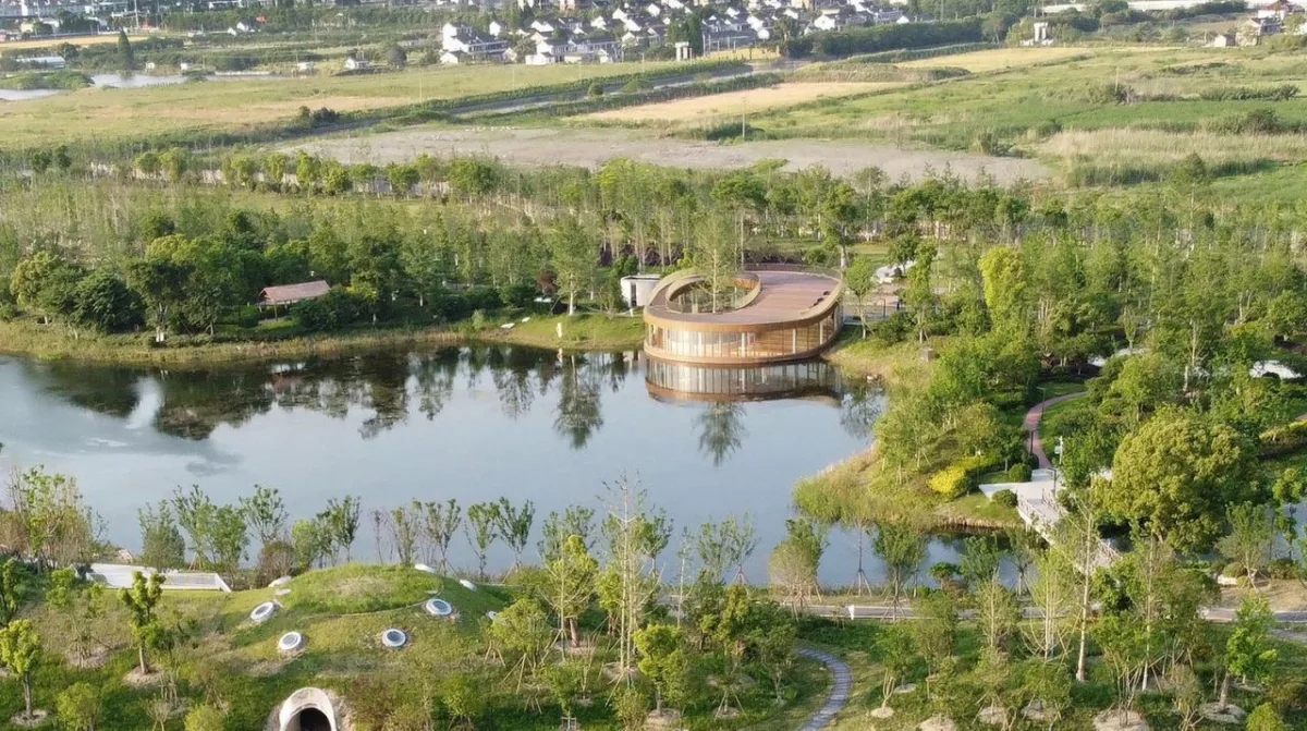 BIM建筑|湖畔剧场 / 禾下建筑社 + MADAM