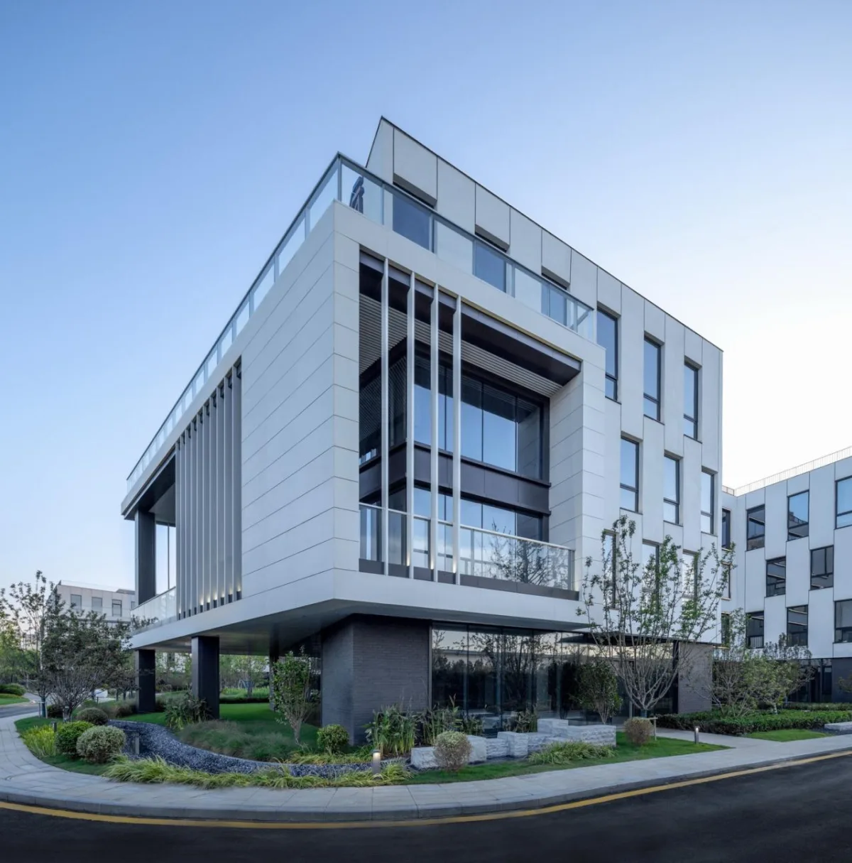 BIM建筑|南京紫金山麓首个AI人工智能产业载体 / 三益中国
