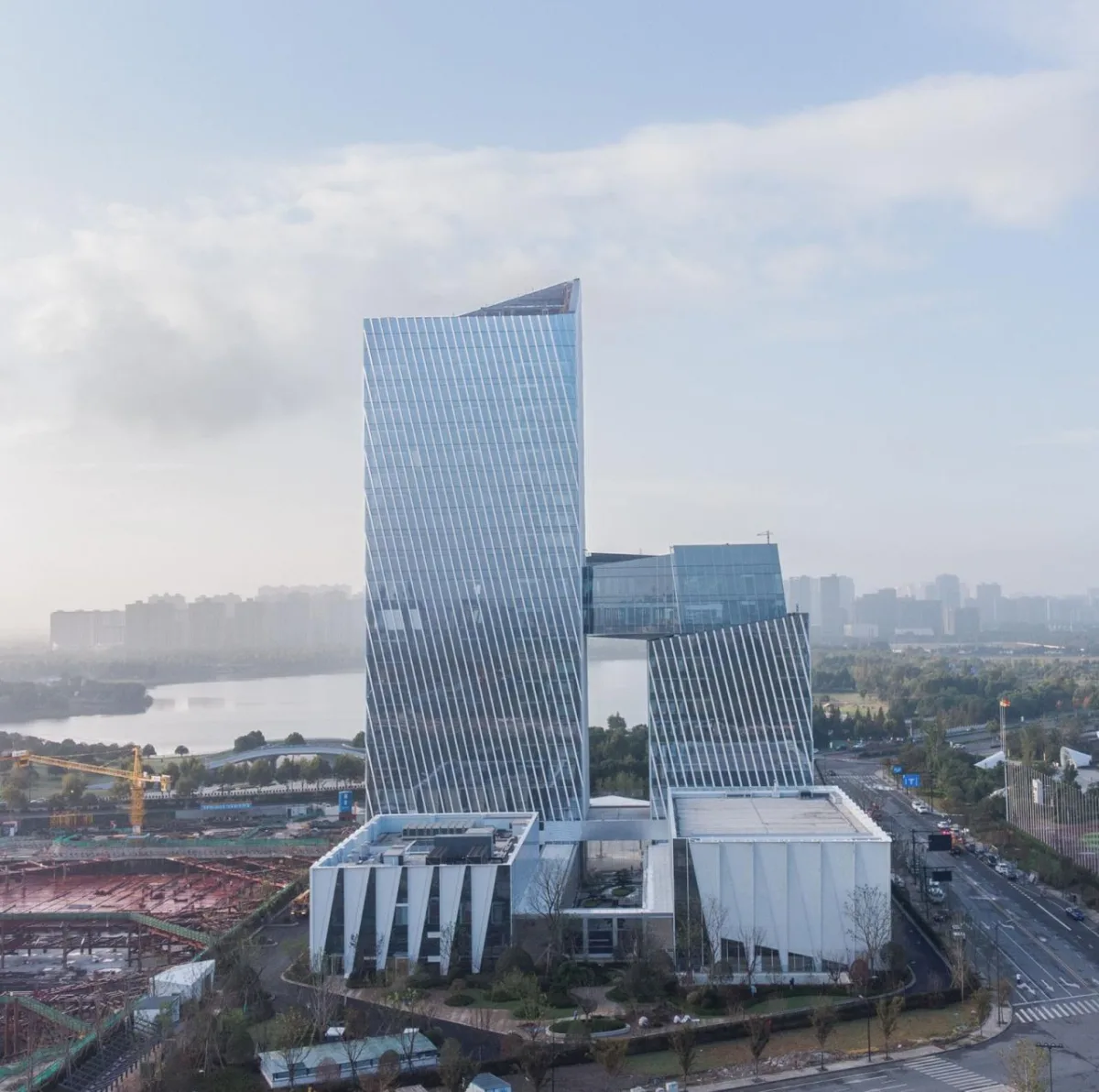 BIM建筑|巨石科技大厦 / 栖城设计
