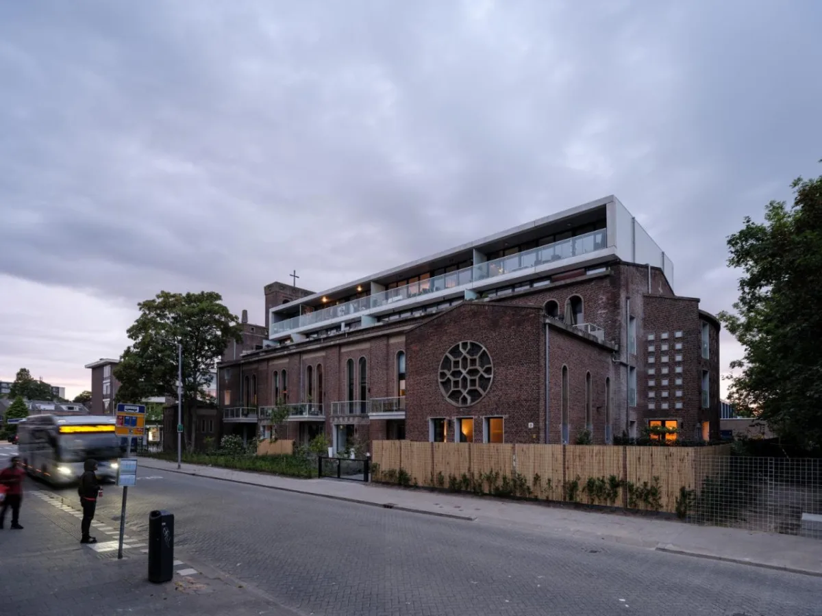 BIM建筑|从教堂到公寓的更新改造 / HOYT Architecten