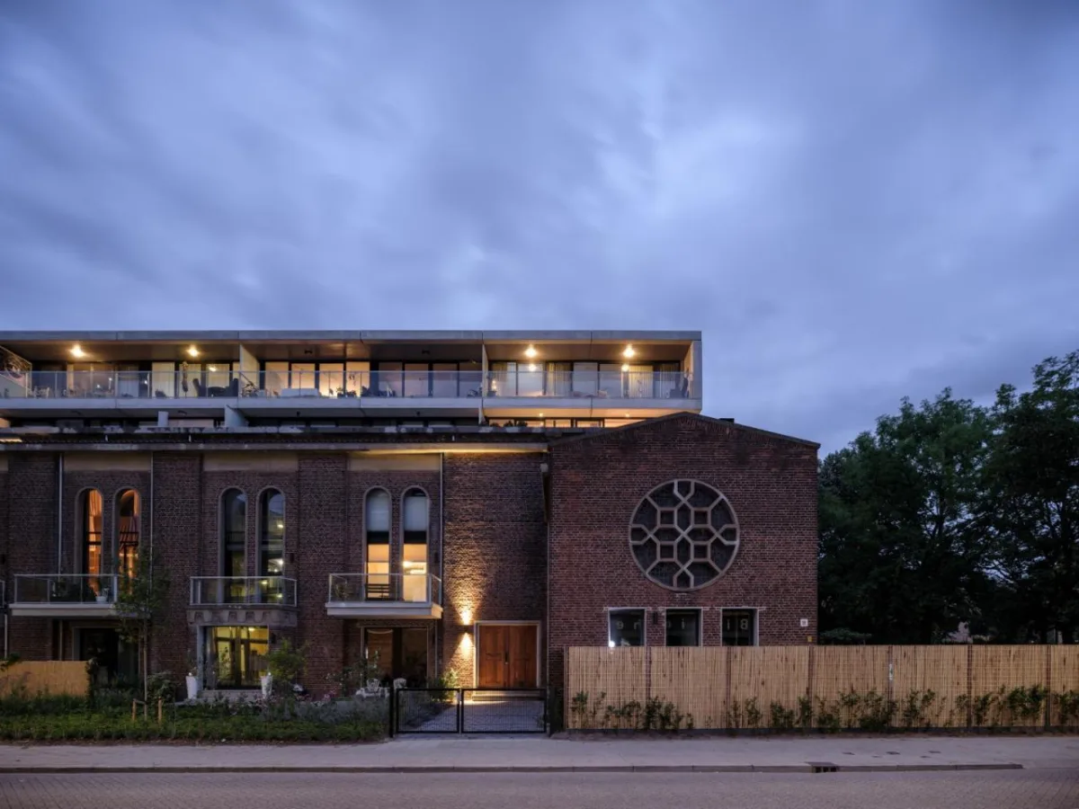 BIM建筑|从教堂到公寓的更新改造 / HOYT Architecten