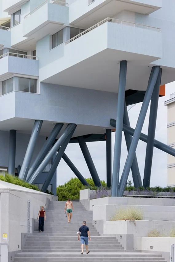 BIM建筑|意大利建筑师设计弧形度假公寓楼