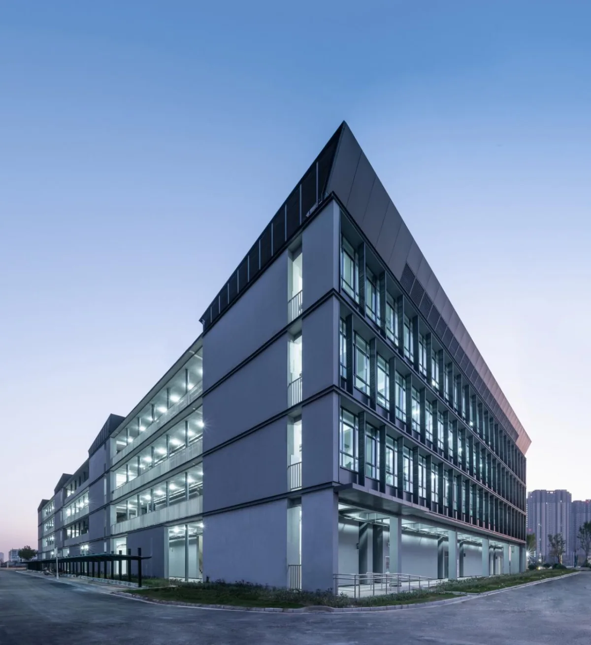 BIM建筑|郑州航空港第八安置区配套中学暨郑州第130中学 / 上海联创设计集团