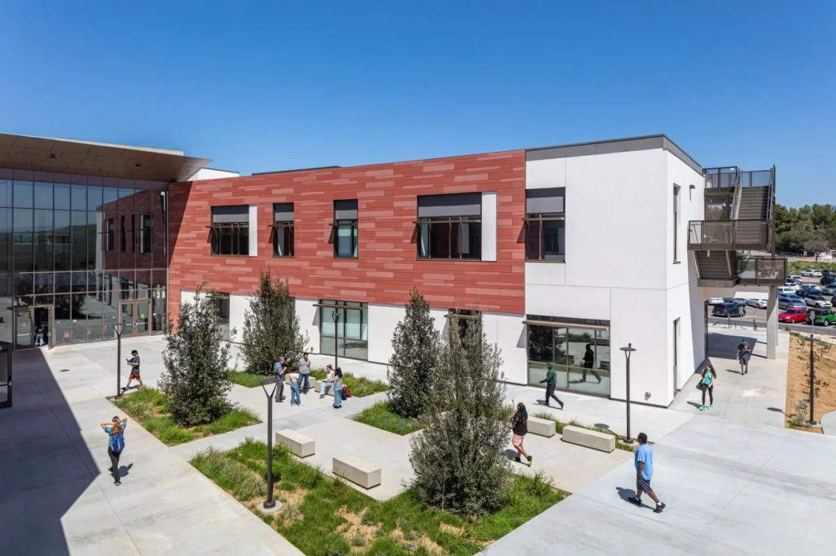 BIM建筑|马鞍学院先进技术与应用科学教学楼 / HED
