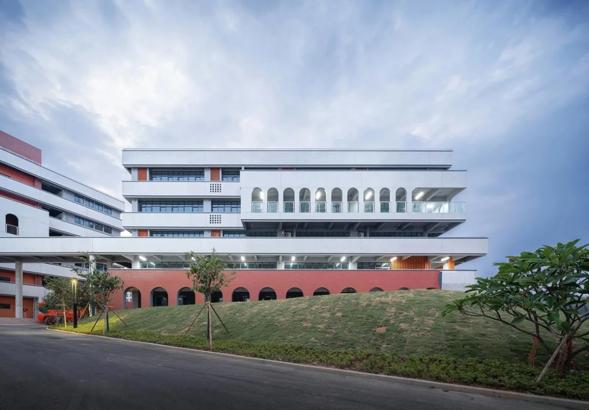 BIM建筑|台山市广旭实验学校 / 象外营造工作室
